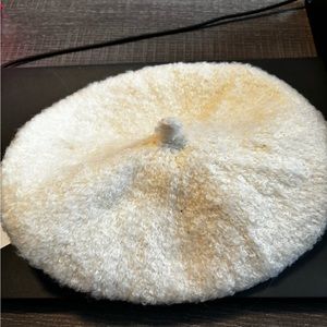 Beautiful cream beret with a black trim. Brand new, tags attached.